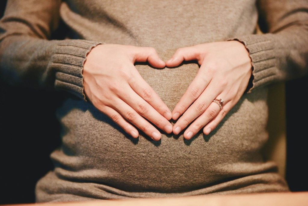 accompagnement autour de la grossesse et du bébé, réflexologie à Messancy